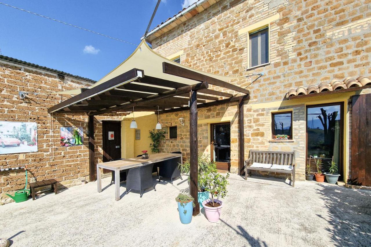 Villa Pilotti Country House Penna San Giovanni Exterior photo