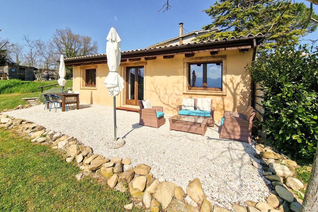 Villa Pilotti Country House Penna San Giovanni Exterior photo