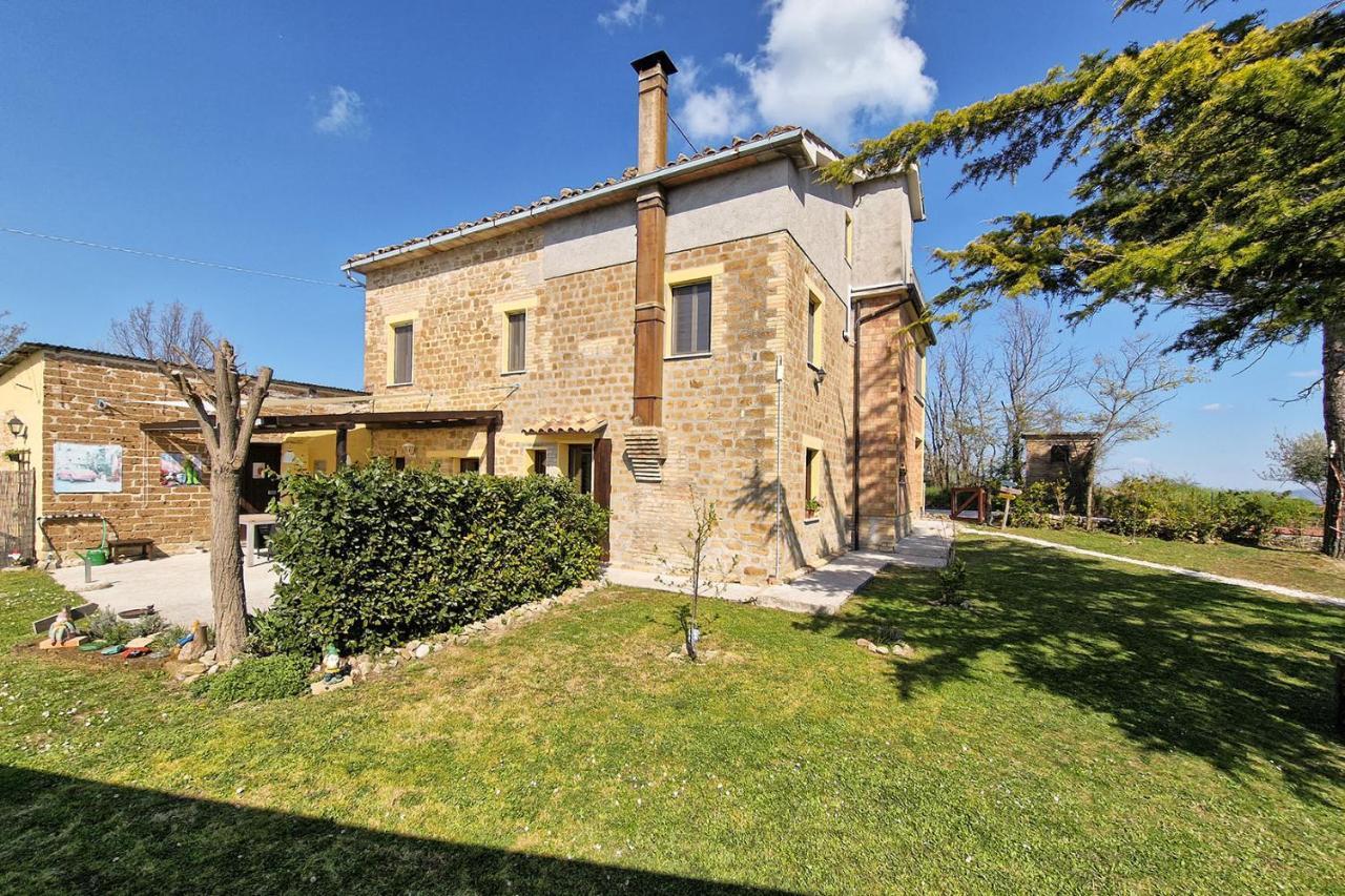 Villa Pilotti Country House Penna San Giovanni Exterior photo