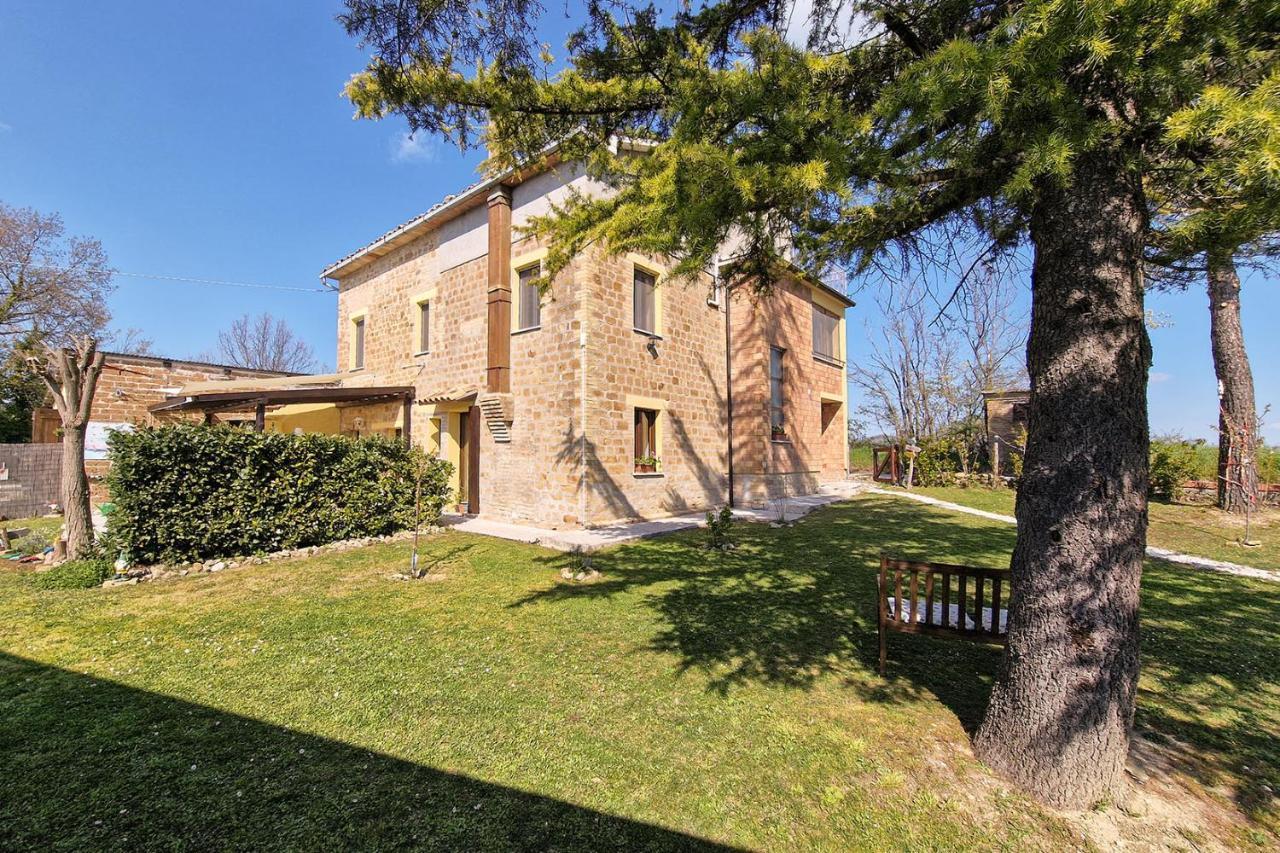 Villa Pilotti Country House Penna San Giovanni Exterior photo